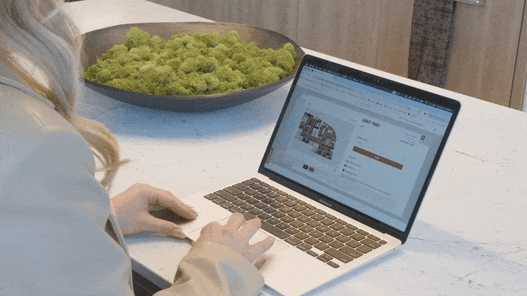 leasing agent viewing her virtual apartment tour listing on a desktop